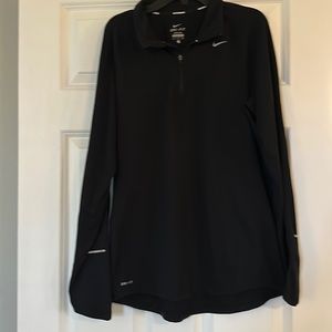 Women’s Nike size small pullover- like new